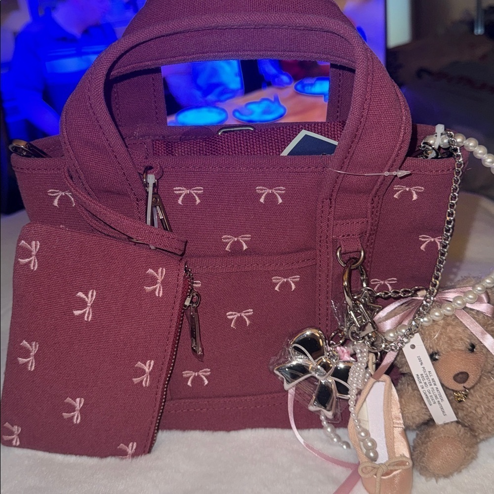 🎀Madden girl Burgundy minni tote  with Pink Bow 🎀